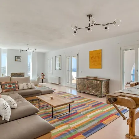 In Paros, Fantastic Waterfront Villa Páros