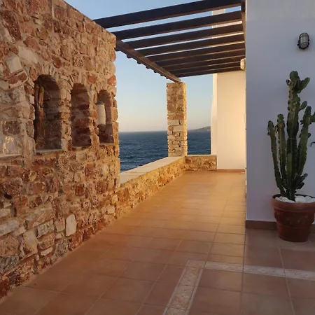 In Paros, Fantastic Waterfront Villa Páros