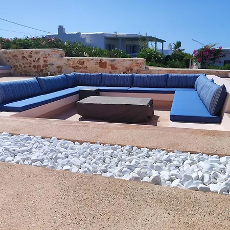 In Paros, Fantastic Waterfront Villa Páros