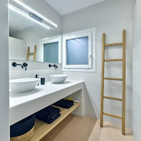 In Paros, Fantastic Waterfront Villa *