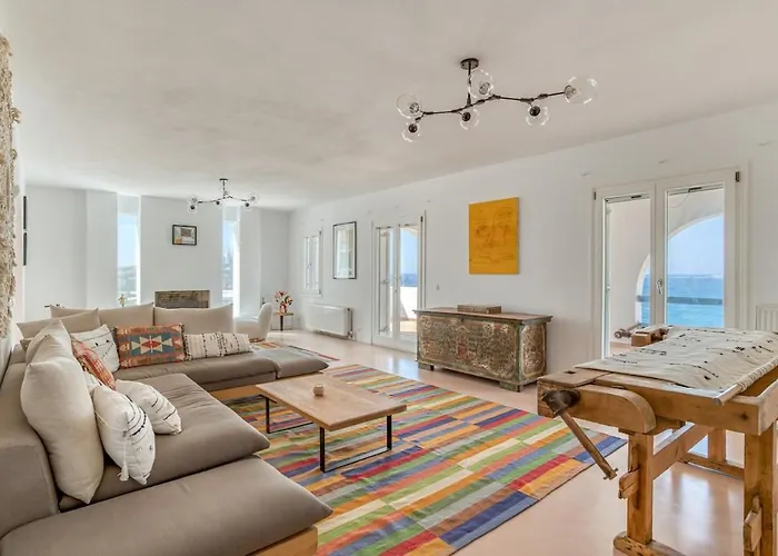 In Paros, Fantastic Waterfront Villa Páros