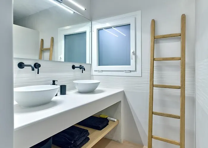 In Paros, Fantastic Waterfront Villa *