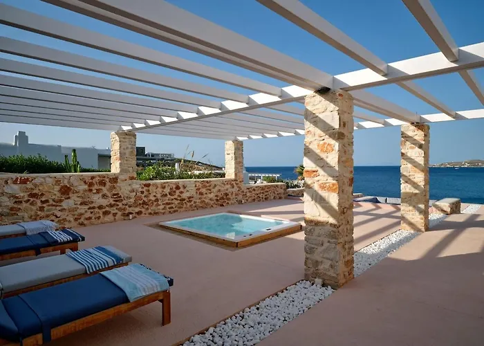 In Paros, Fantastic Waterfront Βίλα