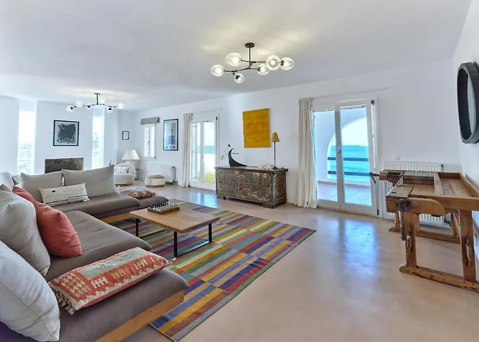 In Paros, Fantastic Waterfront Βίλα